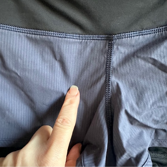 Lululemon Speed Up Shorts 2.5" Inseam Navy Blue Stripes/Black Band Size 4 - Picture 8 of 12